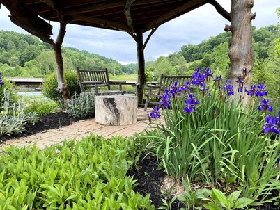 4 Bedroom Waterfront Home, Sleeps 10, Allow Pets, Near Audra & Tygart Lake Parks