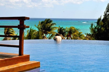 An infinity pool. Spectacular penthouse condo on the beach and walking distance to fifth street
