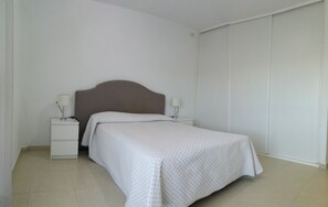1 quarto, acesso à internet, roupa de cama