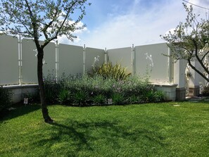 Property grounds - Exclusive Tuscan Villa with Black Pool & Jacuzzi (Altopascio)