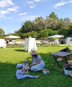 Property grounds - Farm holidays with pool in Sicily, among the Nebrodi's park and close to the sea (Rocca di Capri Leone)