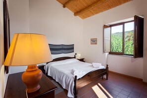 3 bedrooms, internet, bed sheets - Farm holidays with pool in Sicily, among the Nebrodi's park and close to the sea (Rocca di Capri Leone)