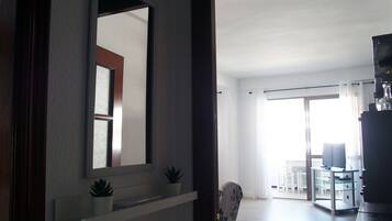 2 makuuhuonetta, silitysrauta/-lauta, Wi-Fi, vuodevaatteet