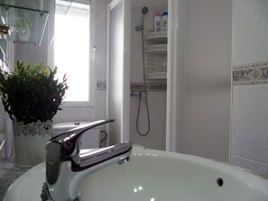 Shower, hair dryer, towels, soap - Apartment/ flat - AyamonteResidential flat (Ayamonte)