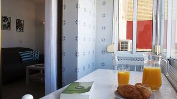 2 makuuhuonetta, silitysrauta/-lauta, Wi-Fi, vuodevaatteet