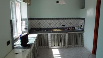 Fridge, stovetop, coffee/tea maker, cookware/dishes/utensils