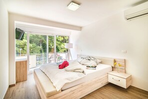 3 bedrooms, iron/ironing board, WiFi