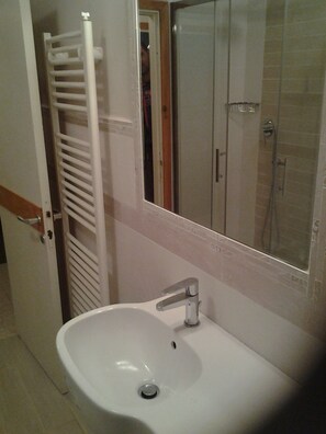 Shower, hair dryer, towels, soap - Apartment/ flat - Follonica (Follonica)