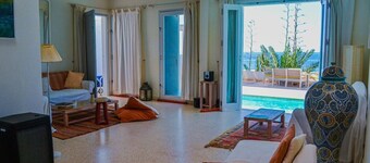 Oceanfront villa near Agadir, private pool! Sidi Ifni