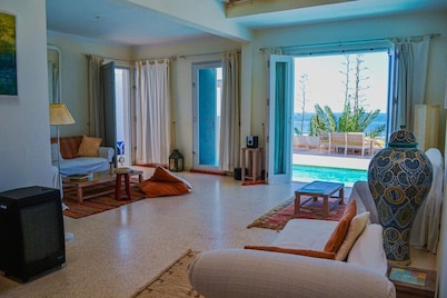 Oceanfront villa near Agadir, private pool! Sidi Ifni