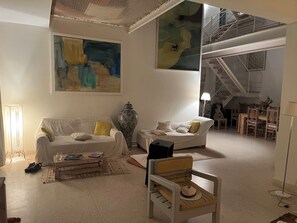 A spacious living area with two white sofas, a patterned vase, a small table with books, and a chair with a hat. - Oceanfront villa near Agadir, private pool! Sidi Ifni (Sidi Ifni)