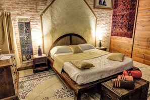 5 bedrooms, in-room safe, desk, iron/ironing board