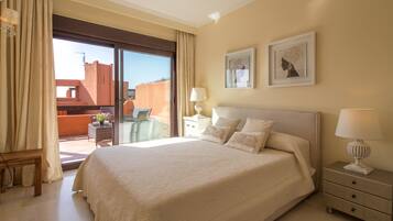 2 bedrooms, iron/ironing board, travel cot, free WiFi