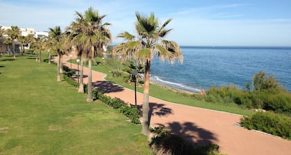 LUXUSWOHNUNG IN STRANDNÄHE MIT MEERBLICK IN ESTEPONA