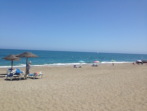Plage à proximité, chaise longue