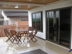 Outdoor dining - Ideal For Friends , Family And Corporate Let. Home Away From Home (Accra)