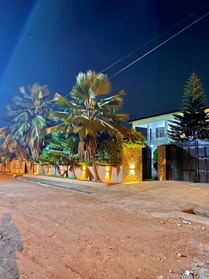 Property grounds - Ideal For Friends , Family And Corporate Let. Home Away From Home (Accra)