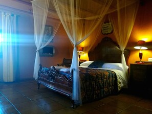 5 chambres, fer et planche à repasser, Wi-Fi, draps fournis