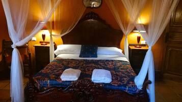 5 bedrooms, iron/ironing board, WiFi, bed sheets