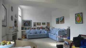 TV, DVD player, books, stereo