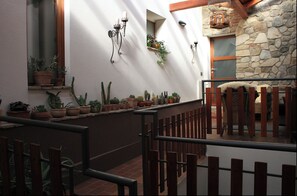 Interior - Relax by the pool, pamper yourself in the wellness, sip a good local wine (Faedis)