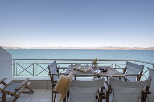 Seaside holiday Apartment, Unique Sea View balcony, near Nafplio, Mycenae