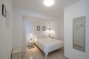 1 habitación, tabla de planchar con plancha, wifi gratis y ropa de cama