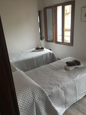2 habitaciones, wifi gratis y ropa de cama 