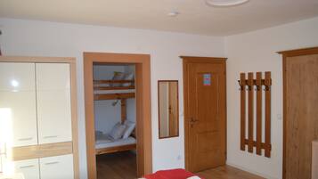 6 bedrooms, iron/ironing board, free WiFi, bed sheets