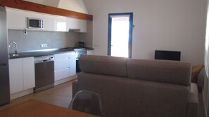Refrigerador, microondas, horno, lavavajillas