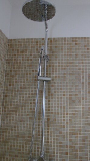 Shower, hair dryer, towels, soap - CAN JUANITO DEN RITA 2-- KM. 15,900   (formentera)