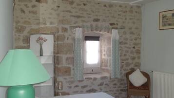 2 slaapkamers, een strijkplank/strijkijzer, wifi, beddengoed