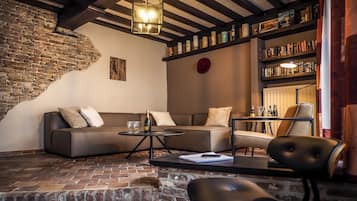 Una Smart TV, Netflix, un reproductor de DVD, libros
