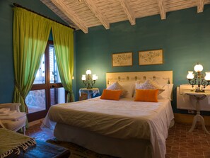 10 bedrooms, in-room safe, iron/ironing board, free WiFi