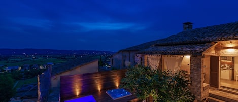 Piscina all'aperto, una piscina riscaldata