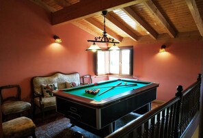 Game room - Rural House Cuarenta y Ocho Luces, 4 stars, 10 km from Burgos (Buniel)