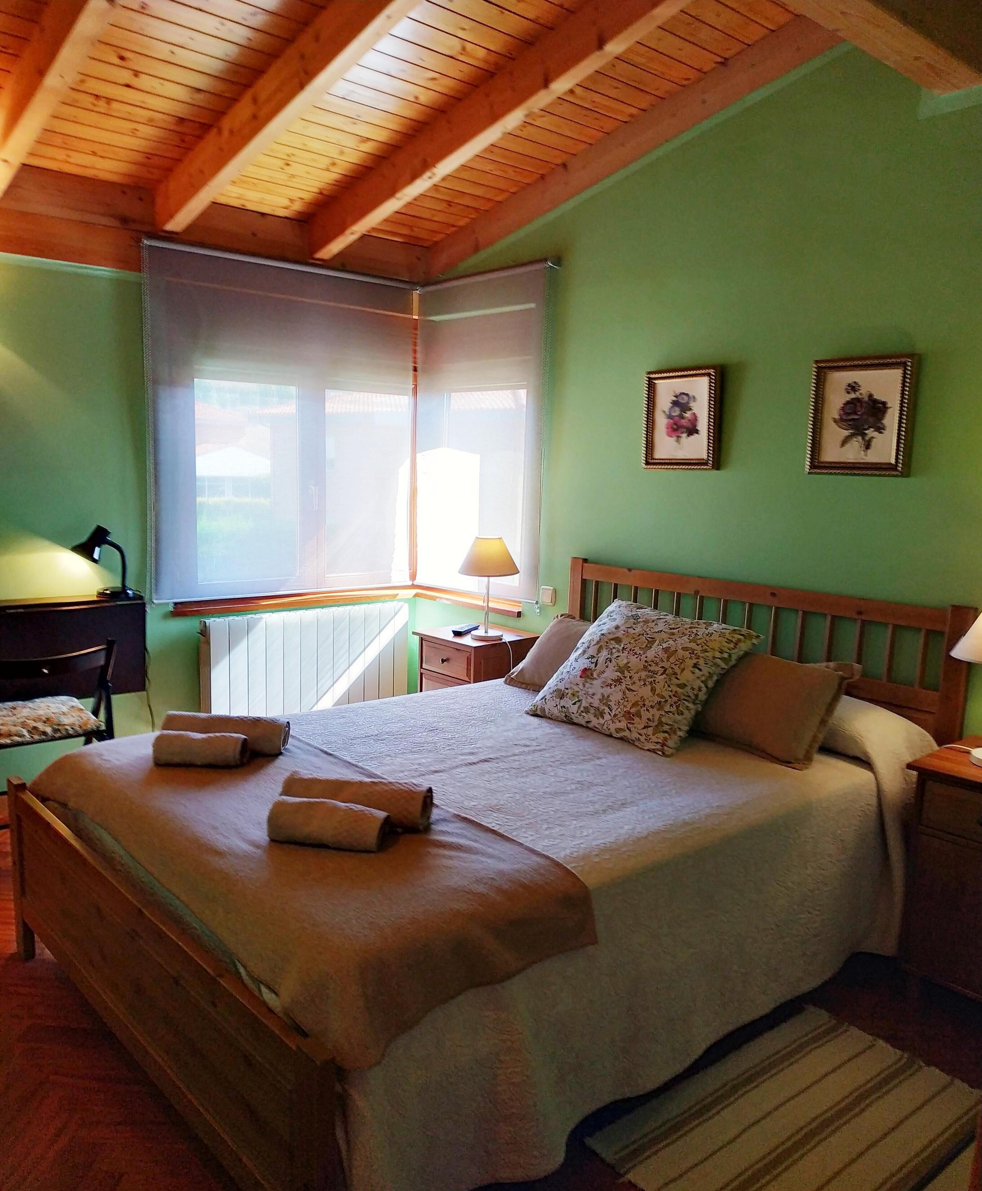 3 slaapkamers, een bureau, een strijkplank/strijkijzer, gratis wifi