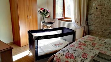 2 bedrooms, iron/ironing board, travel cot, WiFi