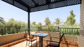 تناول الطعام بالخارج