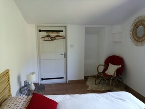 2 Schlafzimmer, Bügeleisen/Bügelbrett, Bettwäsche