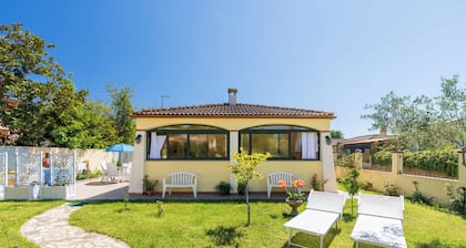 Villa with garden 200 meters from the sea