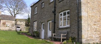 Cosy 2 bedroom cottage with wonderful views across Wensleydale.