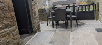 Cosy 2 bedroom cottage with wonderful views across Wensleydale.