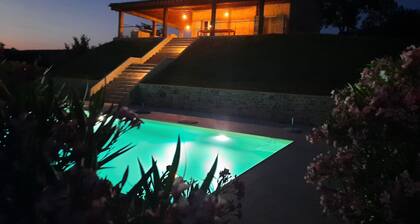 BEAUTIFUL HOLIDAY HOUSE (6-8 people) in the rolling countryside of Le Marche