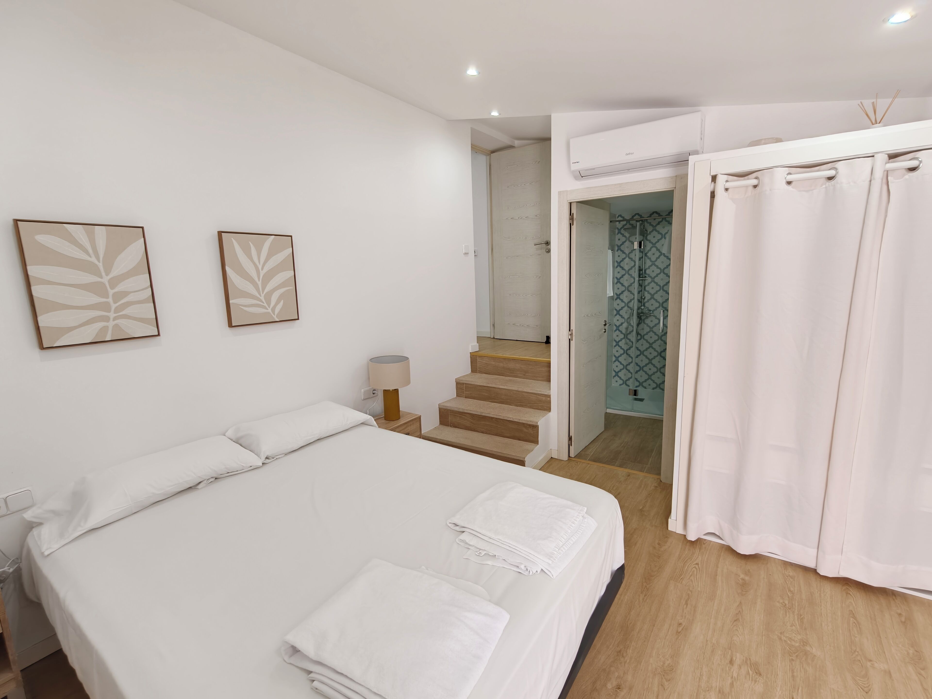 4 slaapkamers, bedden met traagschuimmatras, een strijkplank/strijkijzer