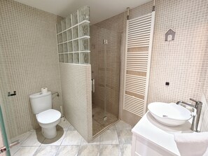 Shower, hair dryer, towels, soap