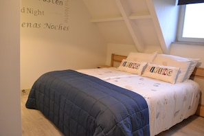1 bedroom, iron/ironing board, Internet, bed sheets