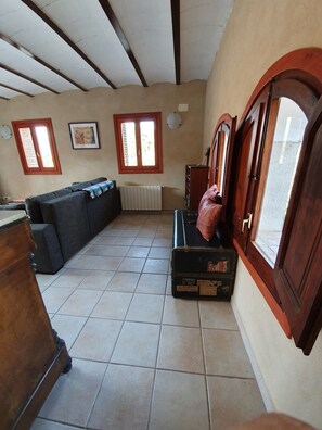 Interior - Lots of light and space, workstation with fiber optics and great views (Torroja del Priorat)
