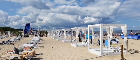 Una spiaggia nelle vicinanze