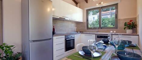 冷蔵庫、電子レンジ、オーブン、食器洗い機